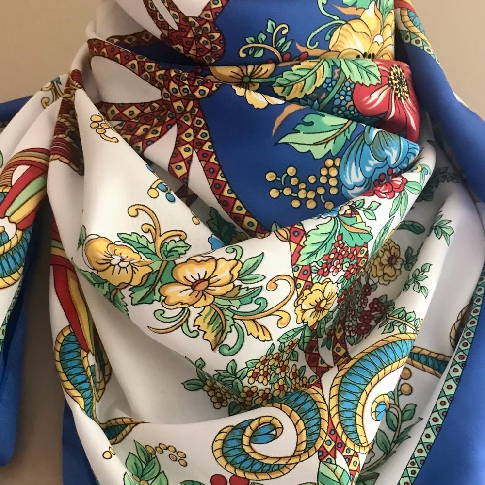 LIVELY vintage floral scarf